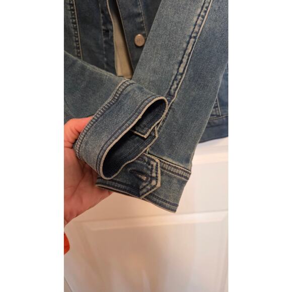 Martha Stewart Women’s XS Medium Wash Denim Jacket Classic Button Front - Picture 4 of 4